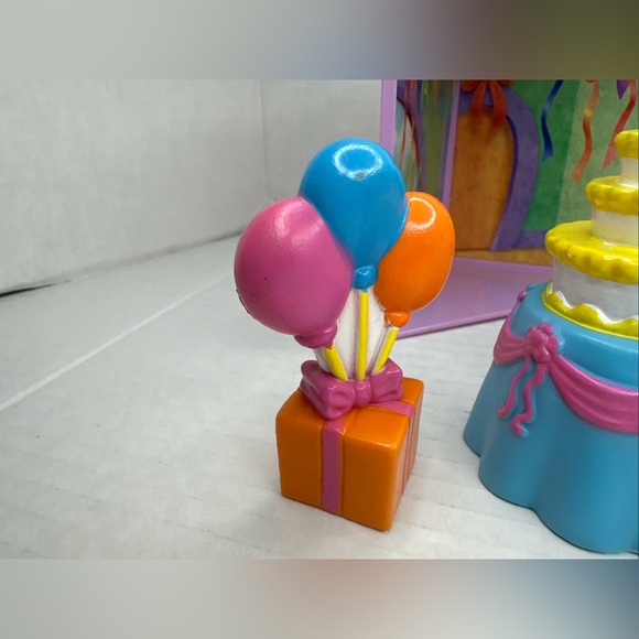 2003 Mattel Dora the Explorer toy figure or cake topper plastic Birthday box - Picture 3 of 15